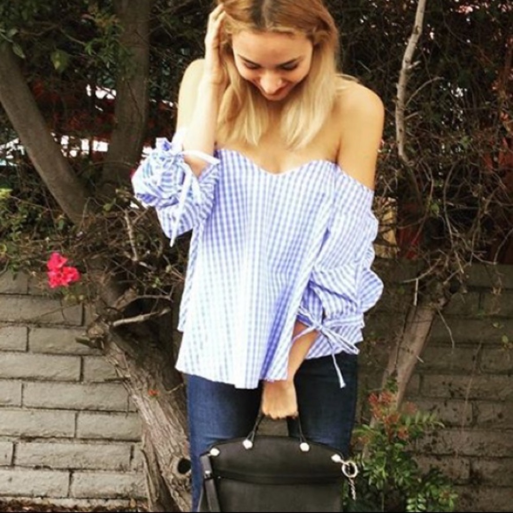 Off the shoulder puffy sleeve blouse